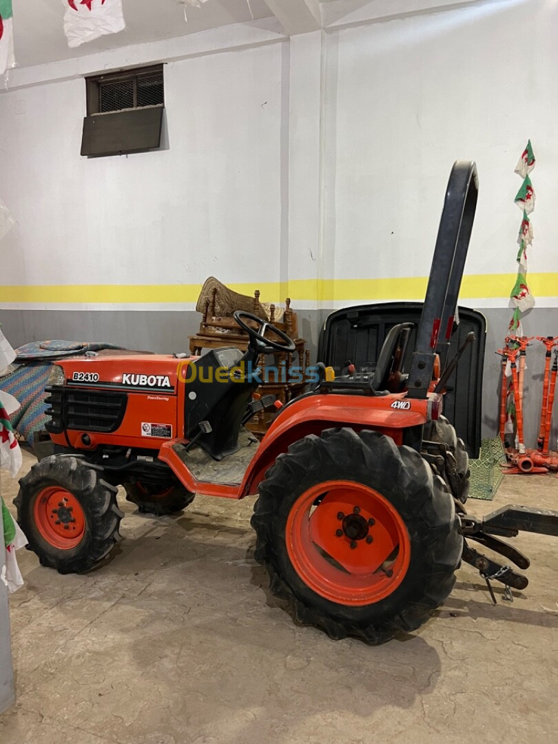 Kubota mini tracteur sonalika B2410 4x4 feruity jardini 2008