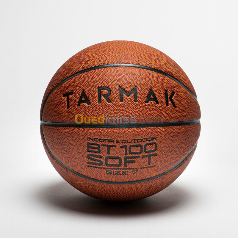 TARMAK Ballon de basket BT100 de taille 7 orange pour les hommes à partir de 13 ans .