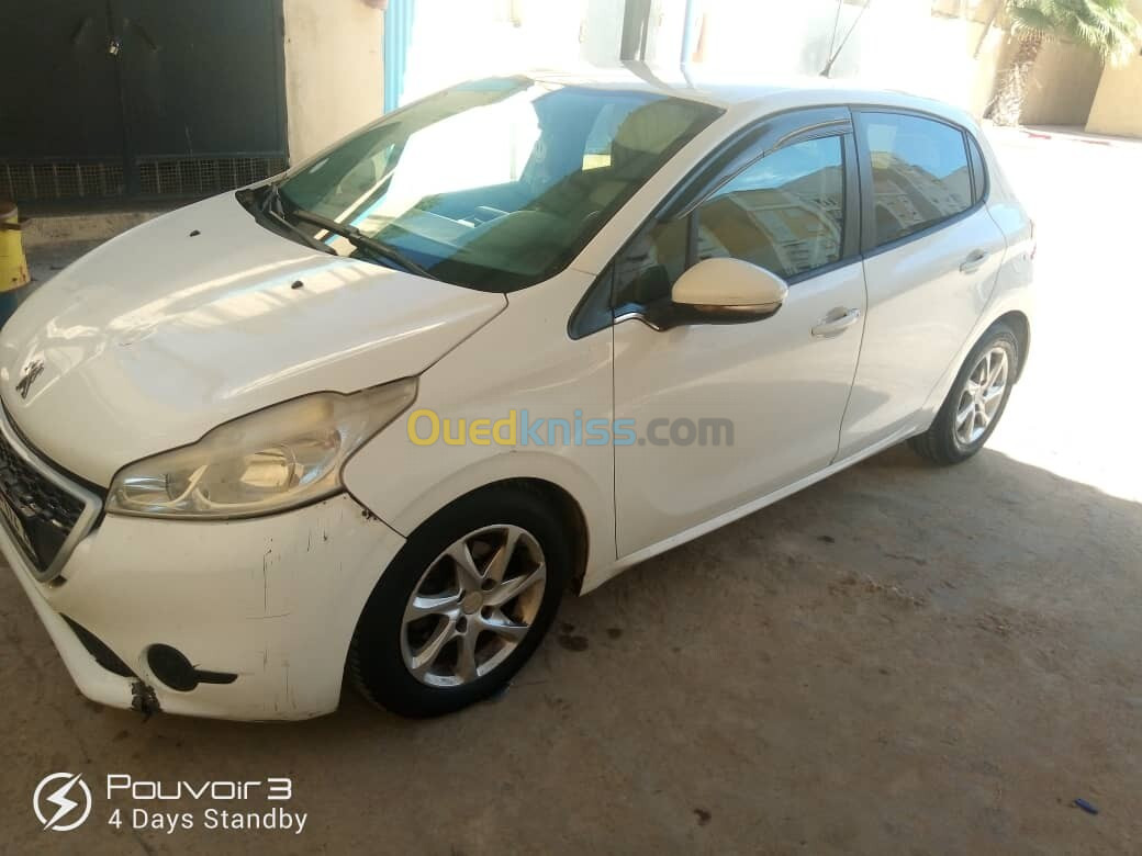 Peugeot 208 2012 Fennec