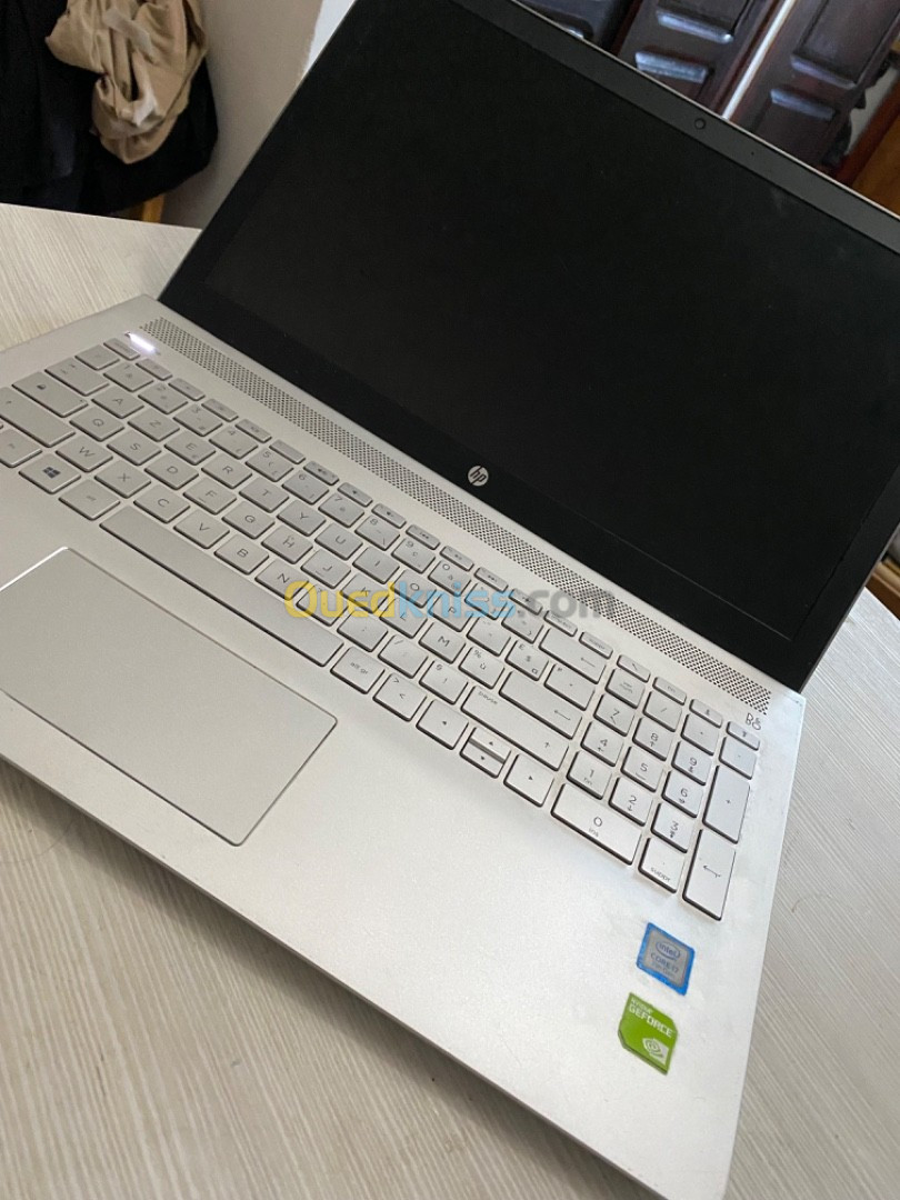 HP Pavilion 14 core i7-7500U Nvidia Geforce 940mx 8Gb RAM