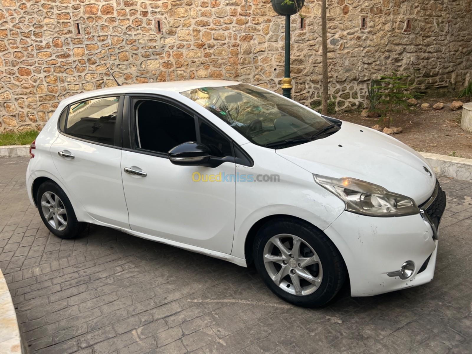 Peugeot 208 2015 Silver Line