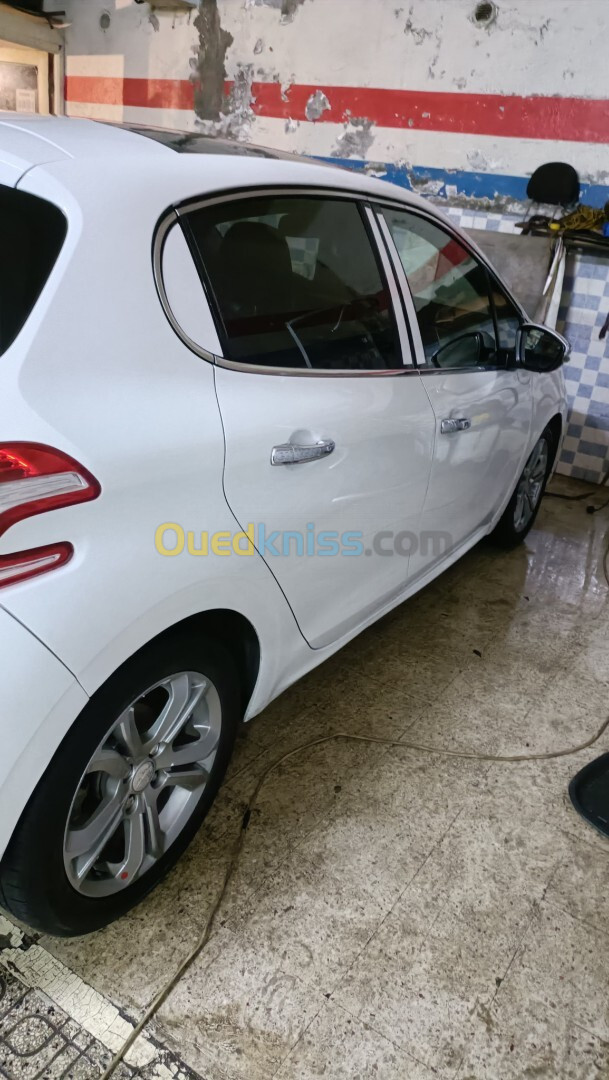 Peugeot 208 2014 Allur