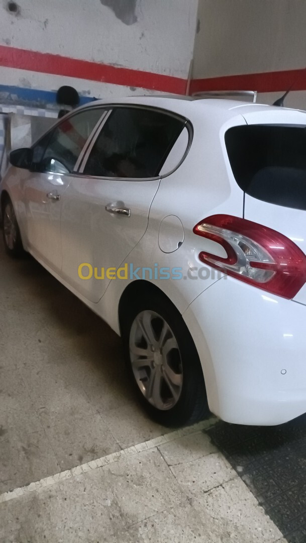 Peugeot 208 2014 Allur