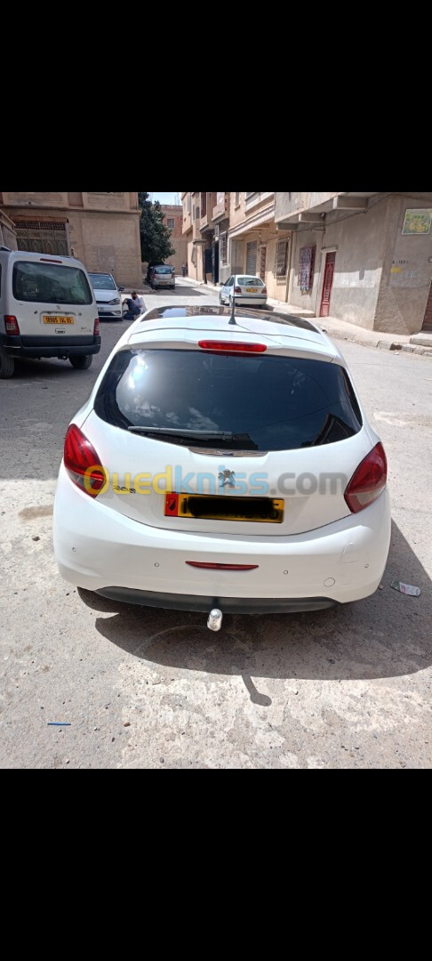 Peugeot 208 2015 Allure Facelift