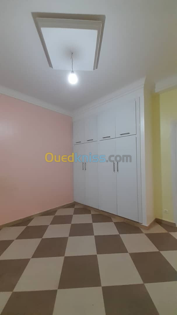 Location Appartement F4 Annaba Annaba