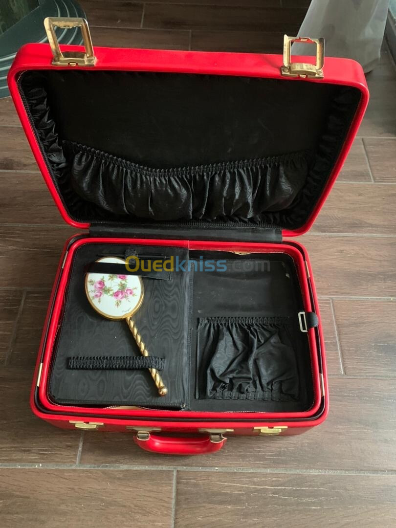 Valise trousseau avec accessoires 