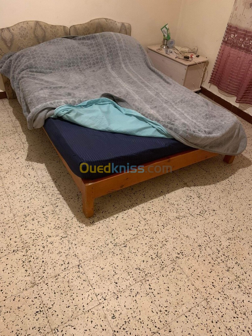 Sedari bois rouge avec matelas 