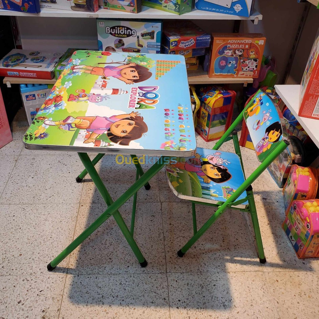 Table de bureau avec chaise pour enfants