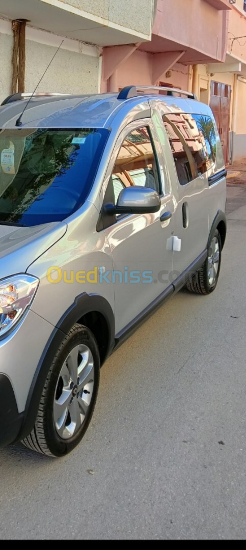 Renault Kangoo Stepway 2023 