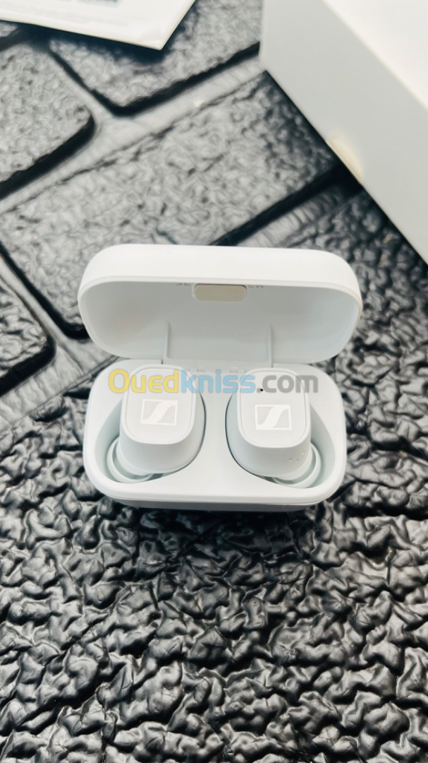 Sennheiser CX 400BT True Wireless Noise Cancellation Bluetooth Earbuds (White)