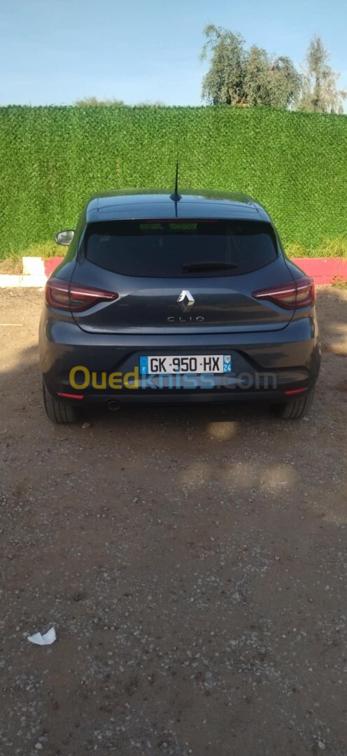 Renault clio 5 (par procuration) 2022 