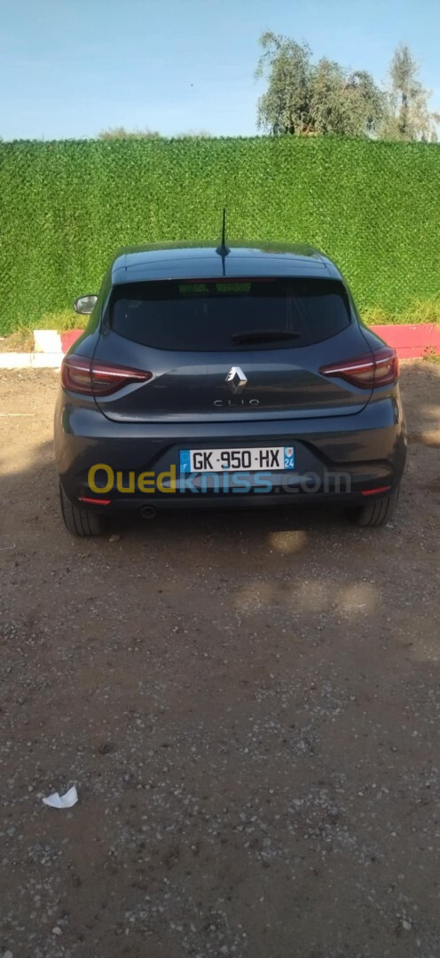 Renault clio 5 (par procuration) 2022 