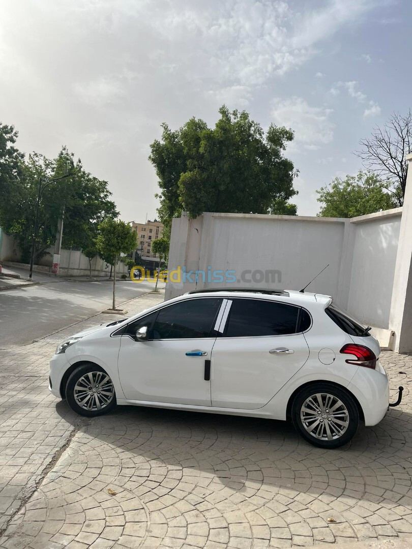 Peugeot 208 2015 Allure Facelift