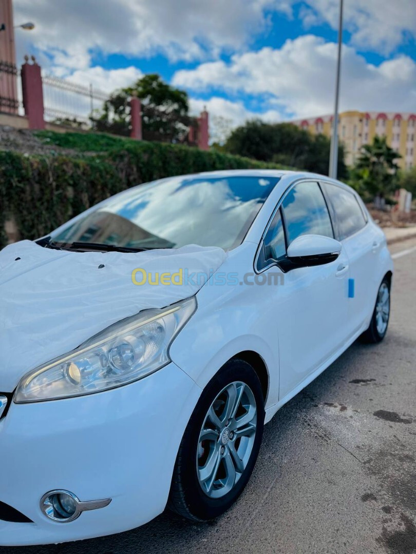 Peugeot 208 2015 Allure