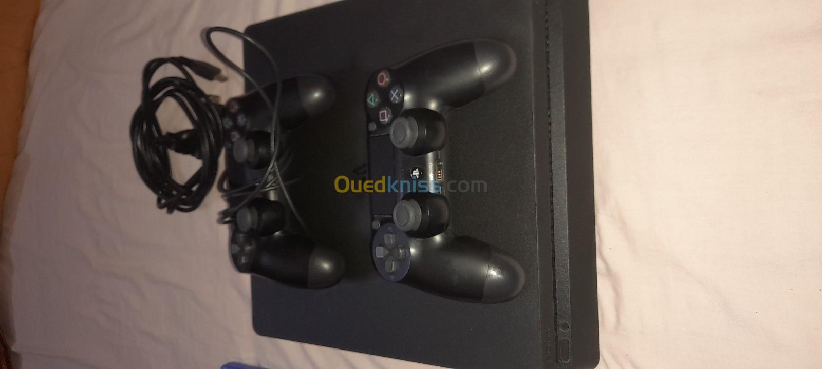 2 PlayStation 4slim  état neuf 