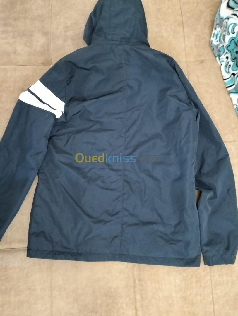 Veste imperméablead mark Moncler mad in italy taille L 