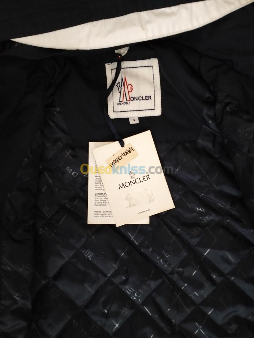 Veste imperméablead mark Moncler mad in italy taille L 