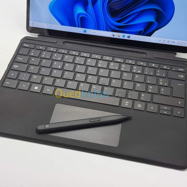 MICROSOFT SURFACE PRO 8 Avec STYLET / 11th I5-1135G7 / 8GO LPDDR4X / 256SSD / 13.4 3K