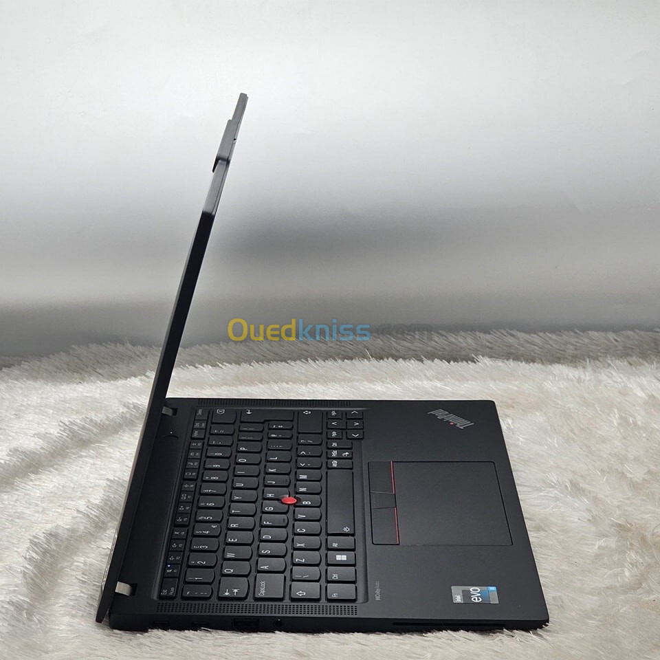 LENOVO THINKPAD X13 GEN4 / 13th I5-1335U / 16GO DDR5 / 256SSD / 13.3" FHD+