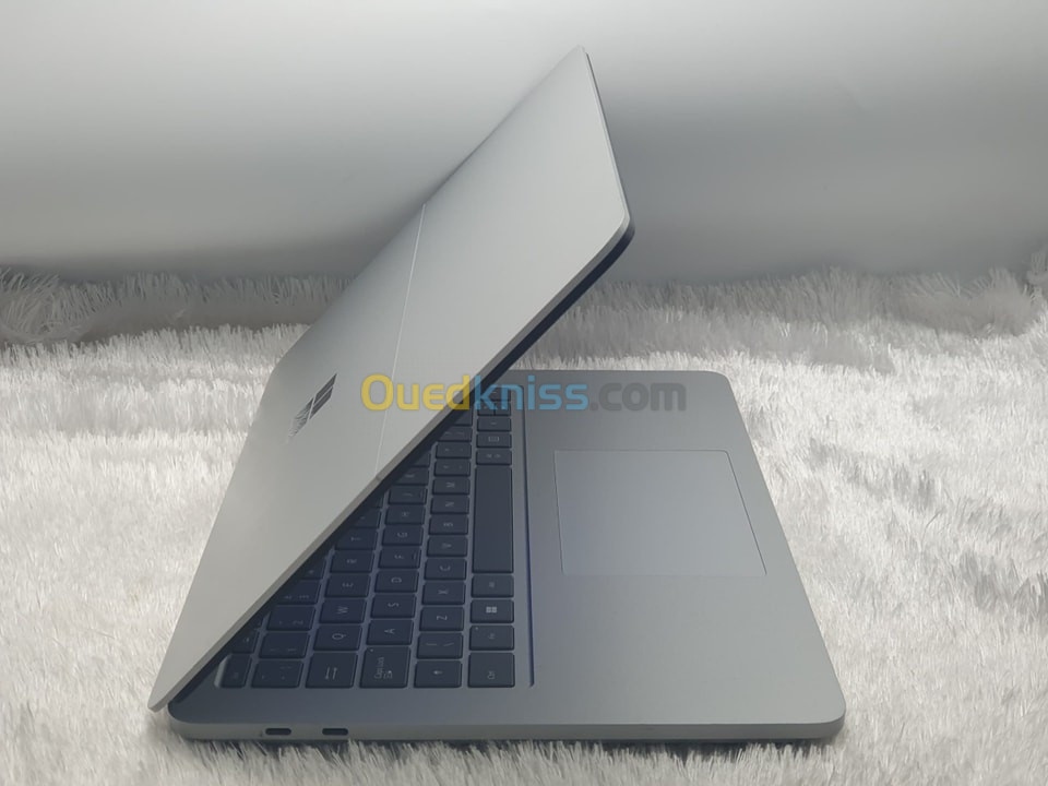 SURFACE LAPTOP STUDIO / i5-11300H / 16GO DDR4 / 256SSD NVMe / TACTILE 14.4" 2.4K