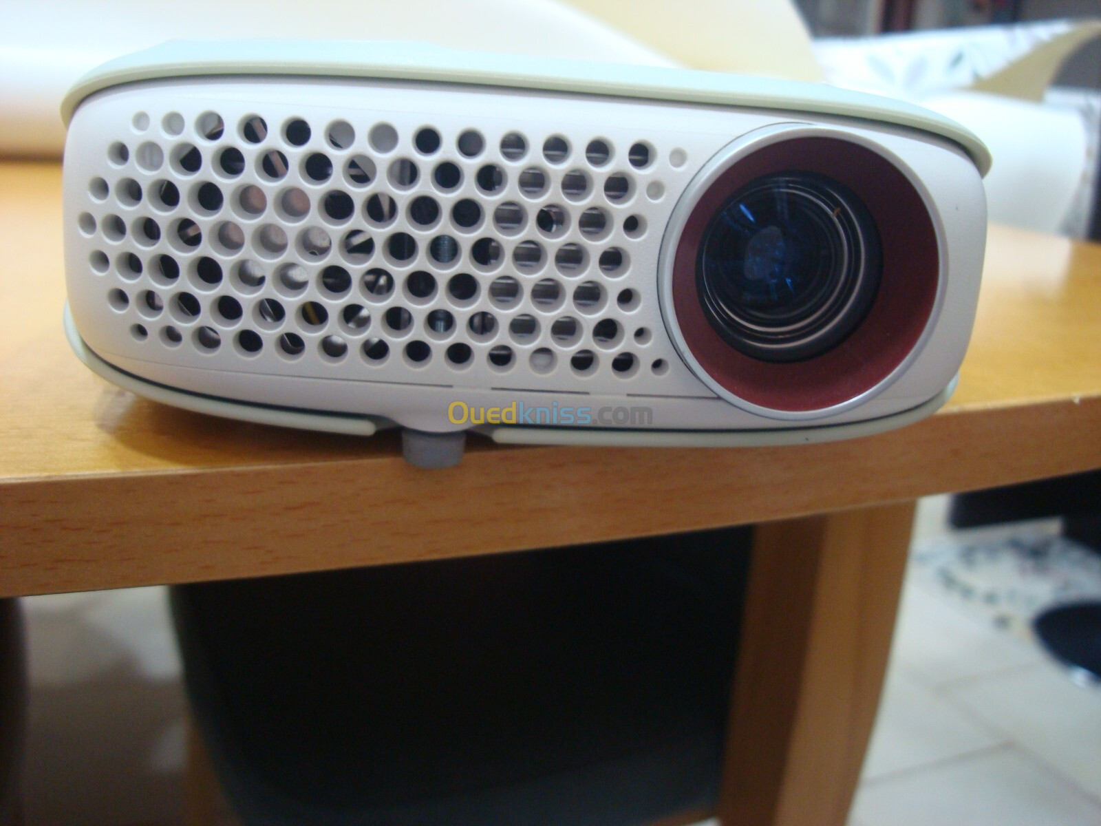 LG PW800 (MiniBeam) High Definition LED DLP Projector with HDTV Tuner