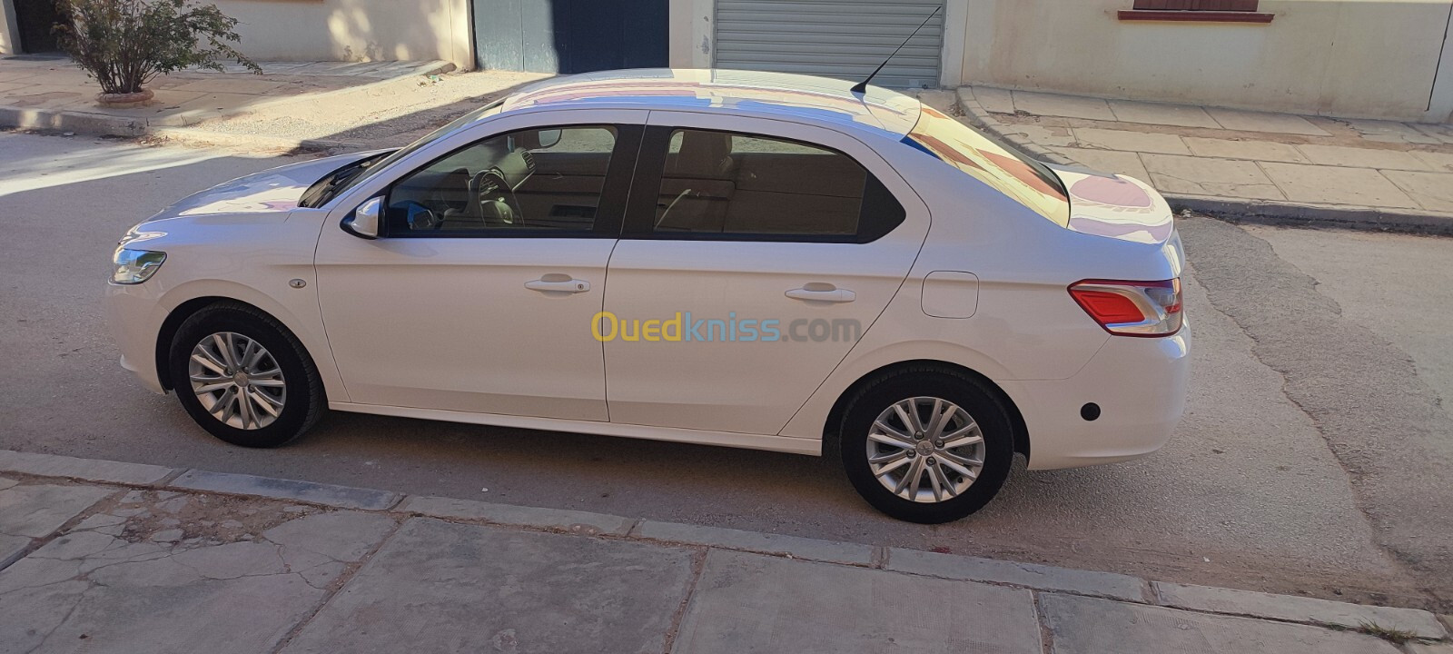 Peugeot 301 2015 Allure