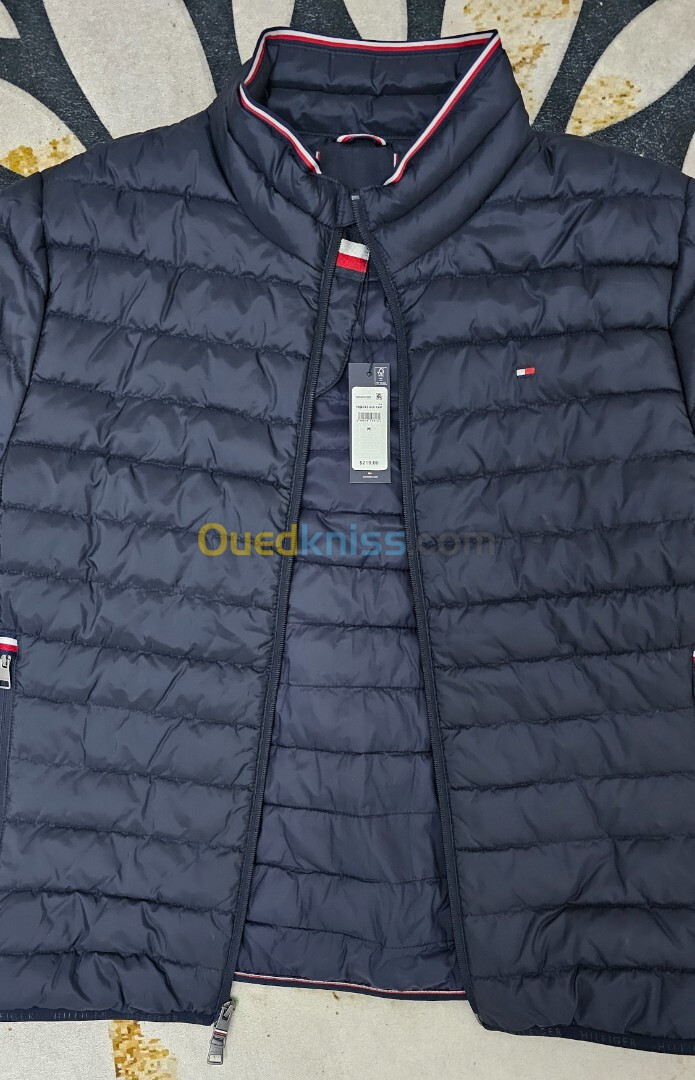 Doudoune veste TOMMY Hilfiger original taille M venu du canada