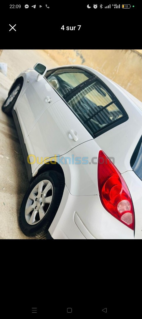 Nissan Tiida 5 portes 2011 