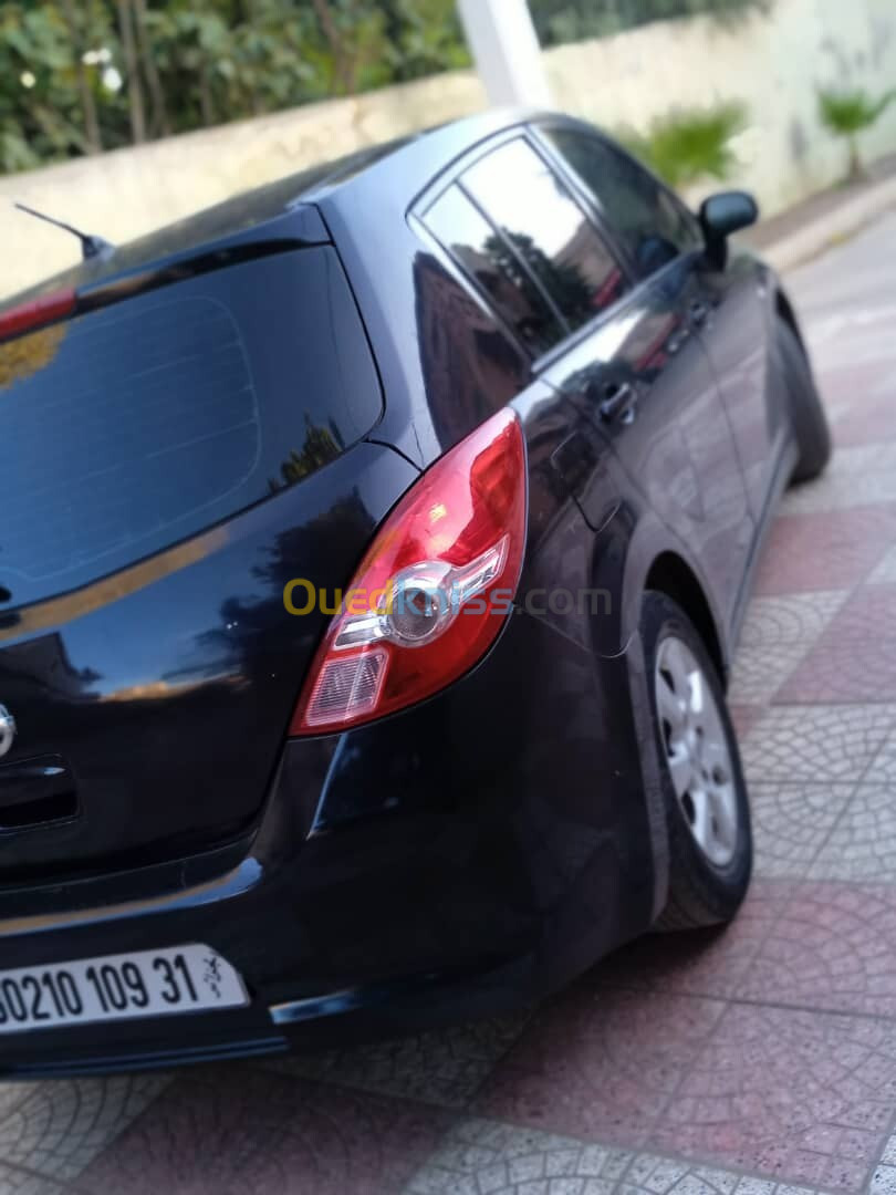 Nissan Tiida 5 portes 2009 