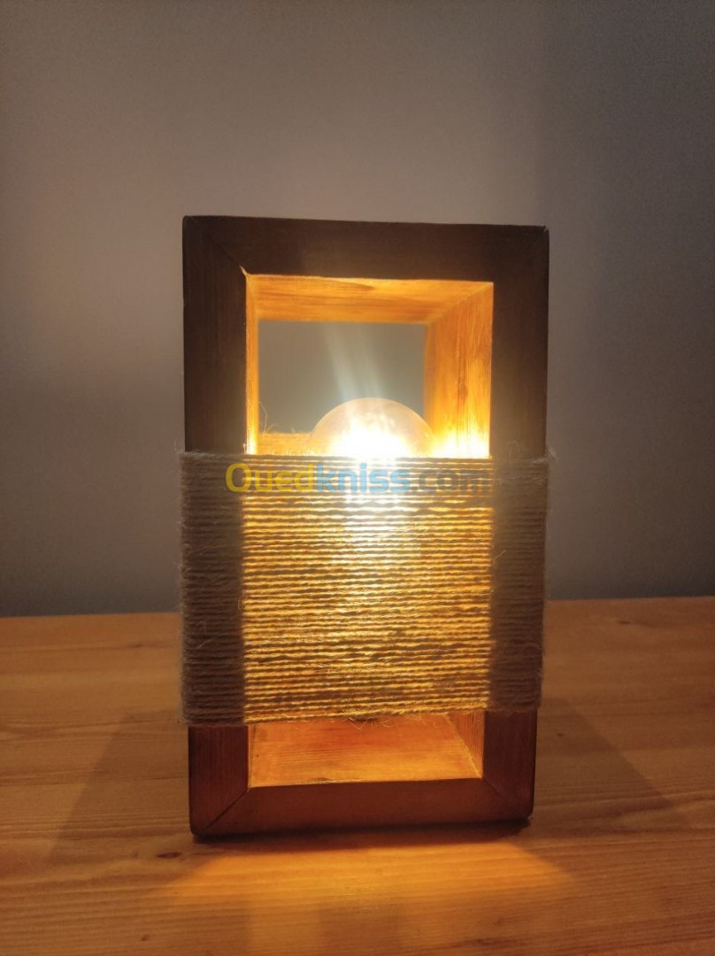 مصباح خشبي ديكوري عصري - Lampe décorative moderne en bois