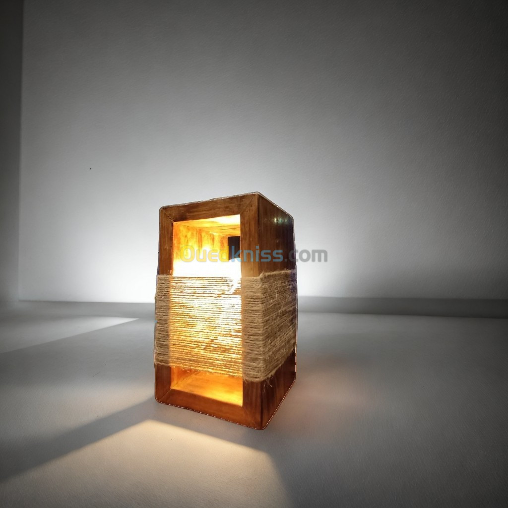 مصباح خشبي ديكوري عصري - Lampe décorative moderne en bois