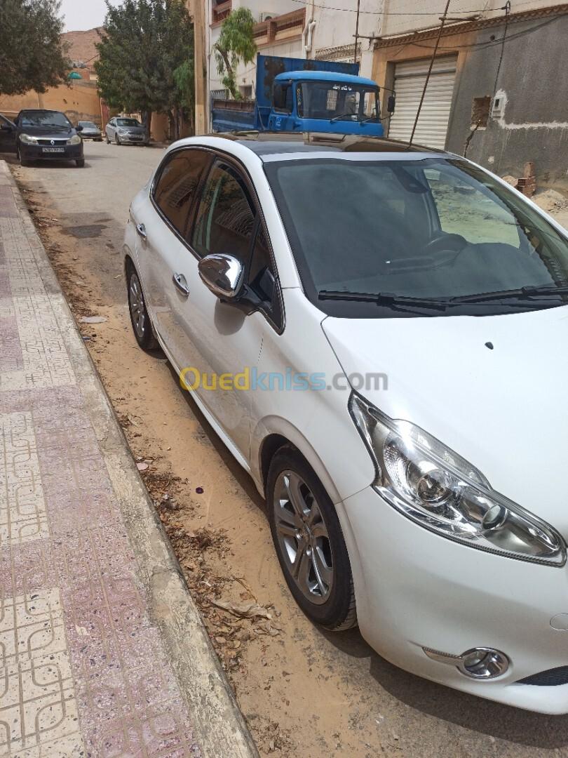 Peugeot 208 2015 Allure