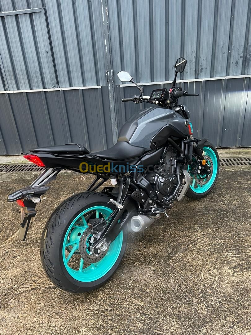 YAMAHA MT07 2024