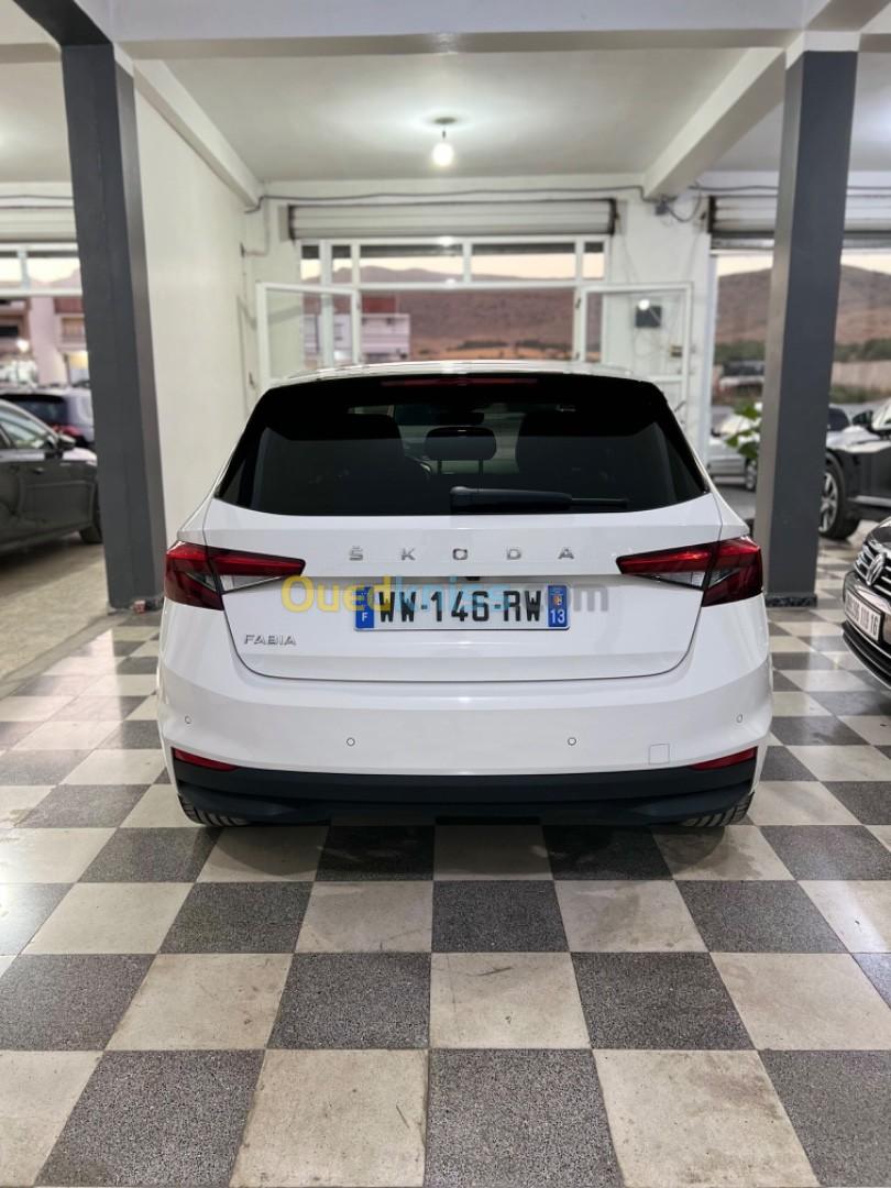 Skoda Fabia 2022 Style (avec toit panoramique)