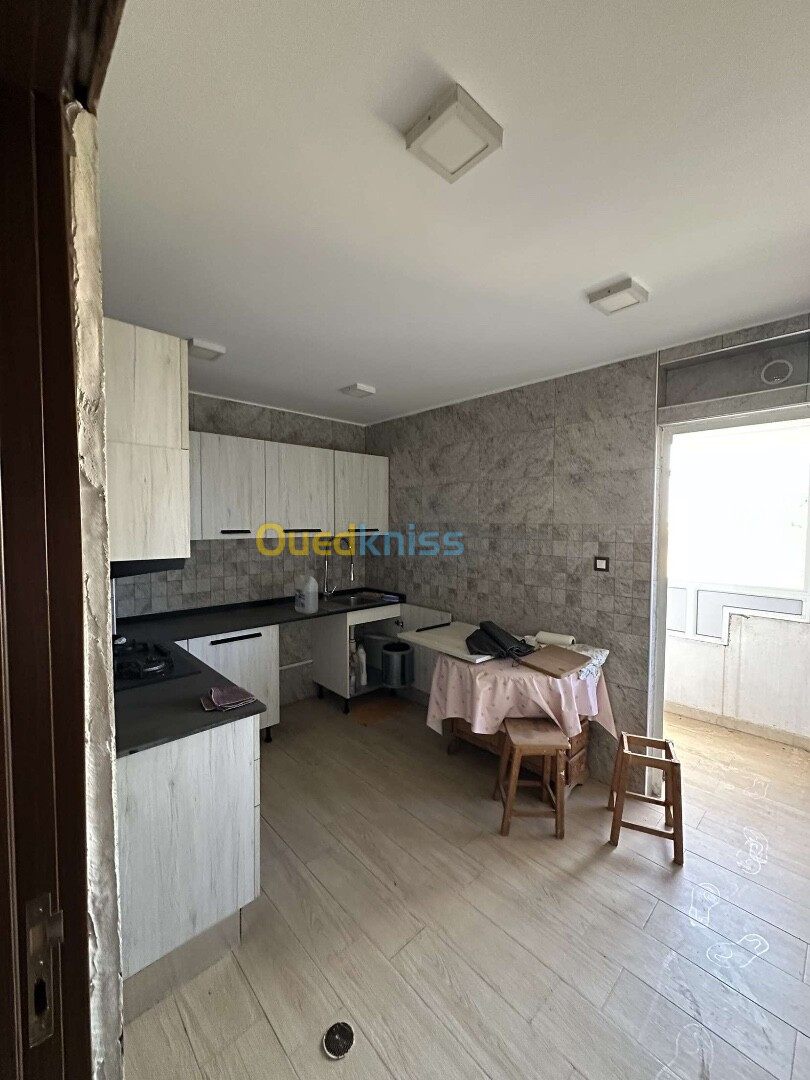 Vente Appartement F3 Alger Les eucalyptus