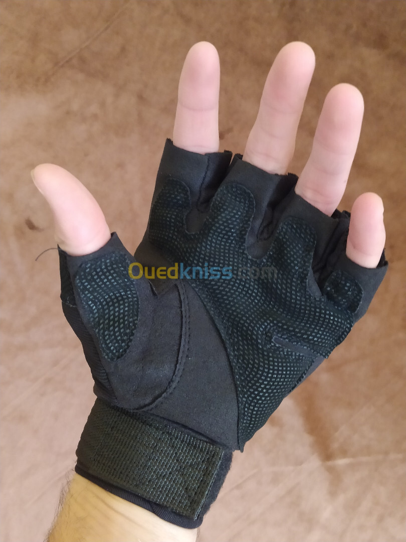 Les gants قفازات رياضية