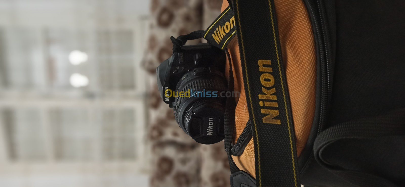 Nikon d3400 très bon occasion avec plein d'accessoires 