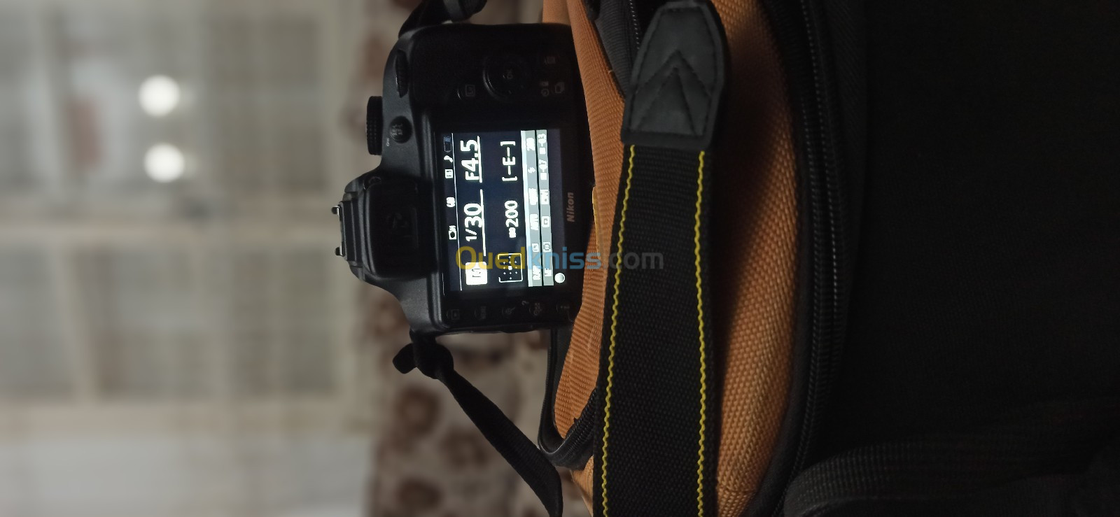 Nikon d3400 très bon occasion avec plein d'accessoires 