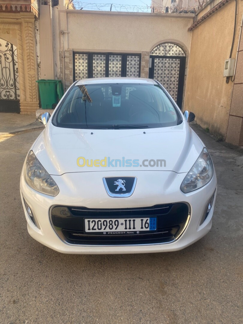 Peugeot 308 2011 Alur