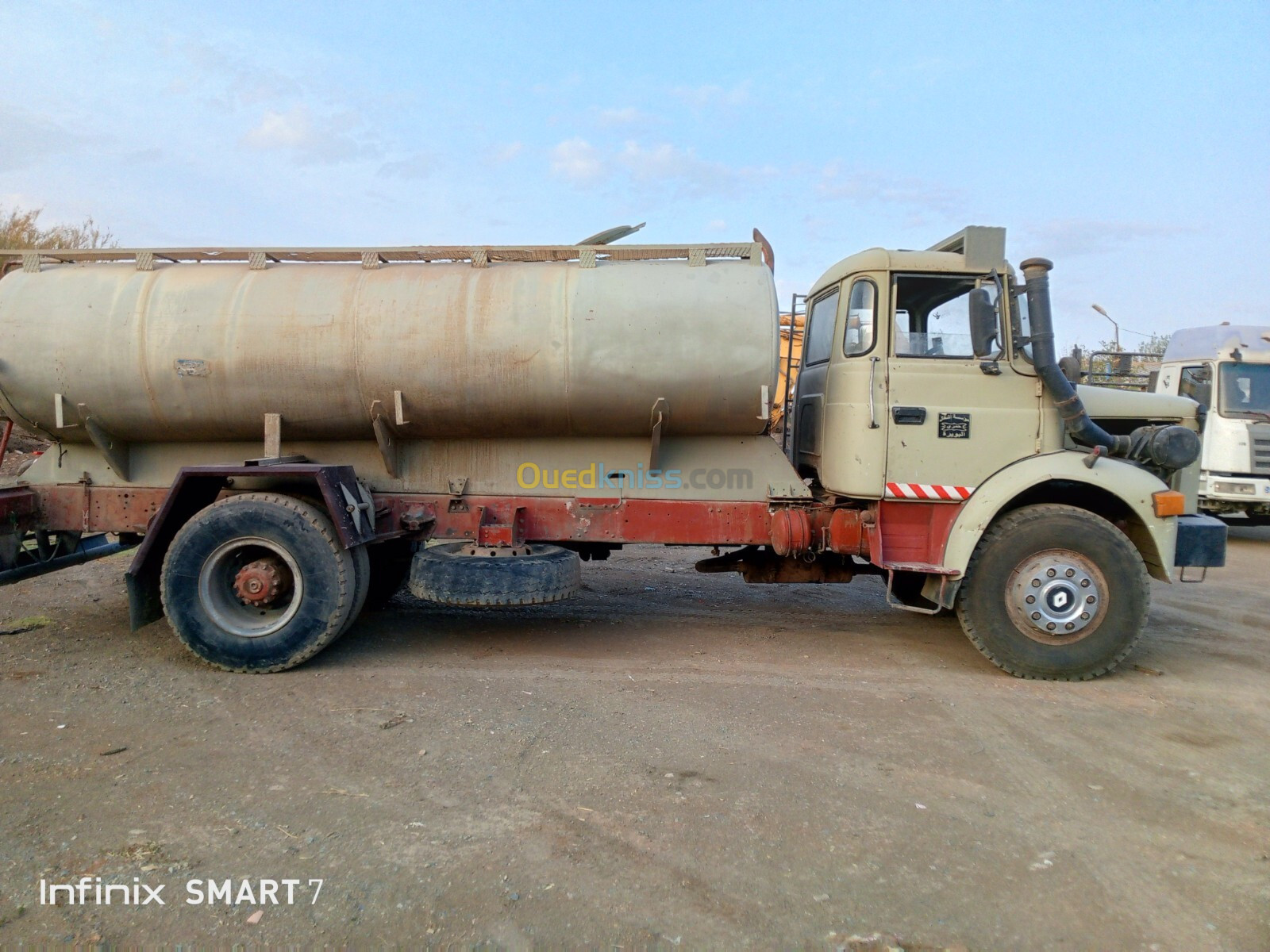 Renault camion citerne 1982