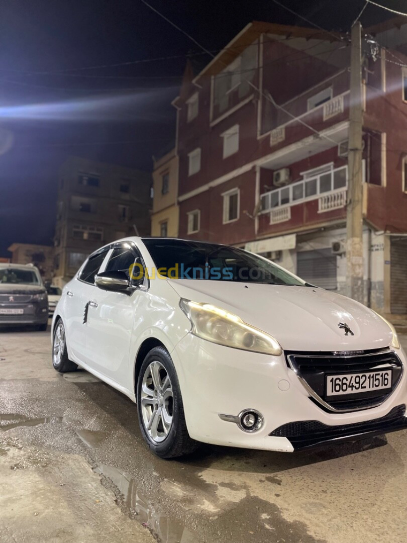 Peugeot 208 2015 Allure