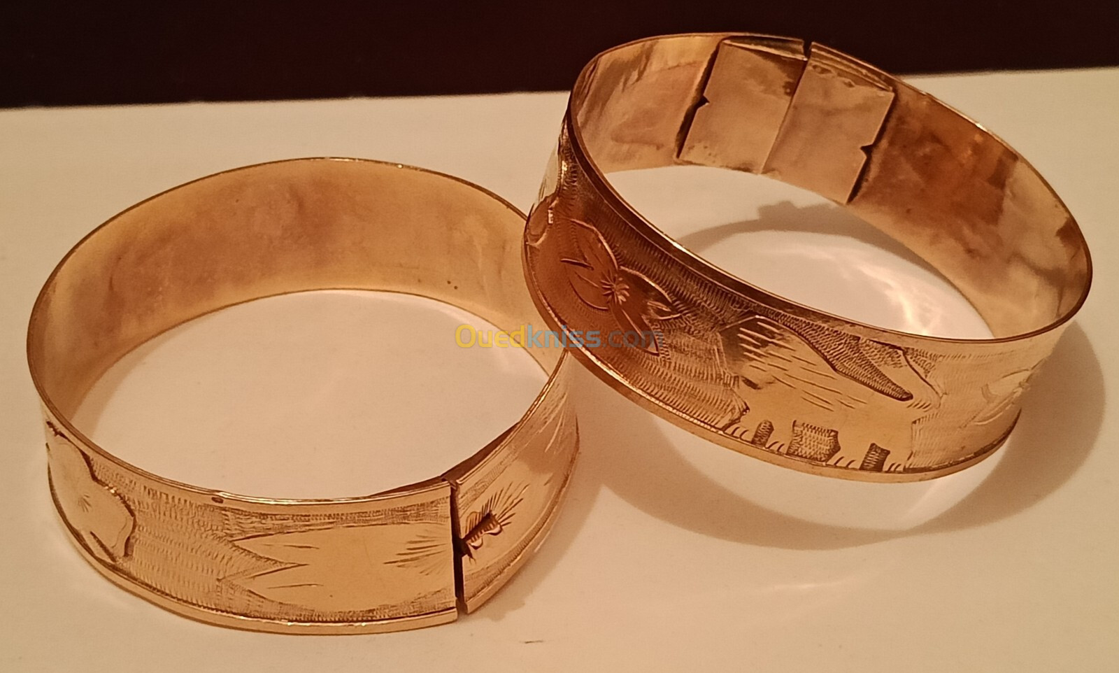 Magnifique ancienne paire de bracelets en or 18 carats poids 48,7 grammes poinçon tête d'aigle 