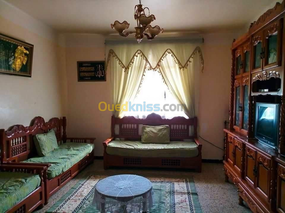 Location vacances Appartement F3 Skikda Collo