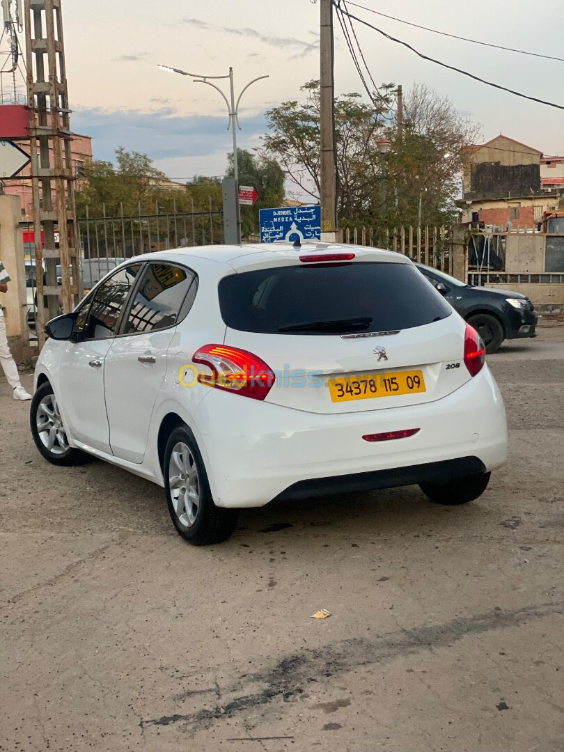 Peugeot 208 2015 Silver Line