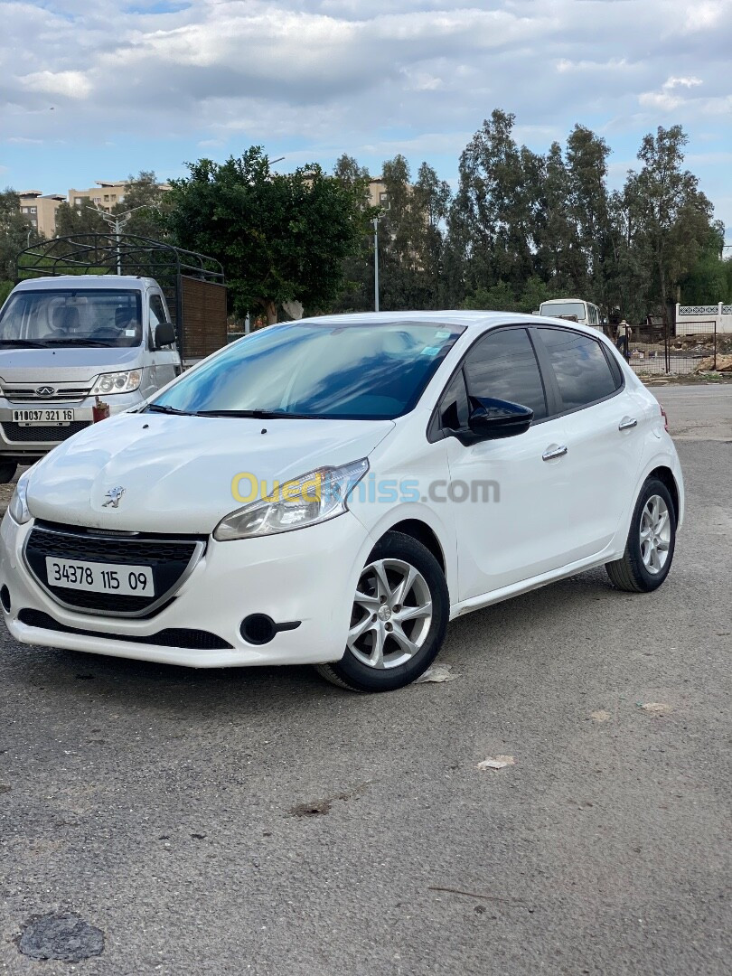 Peugeot 208 2015 Silver Line