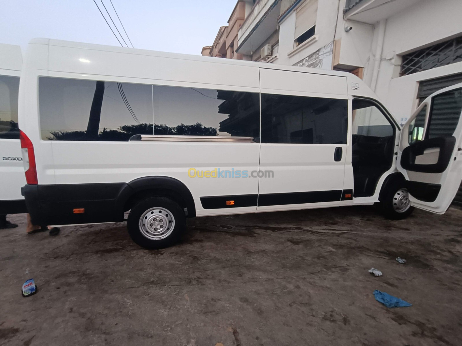 Peugeot Boxer minibus 2021