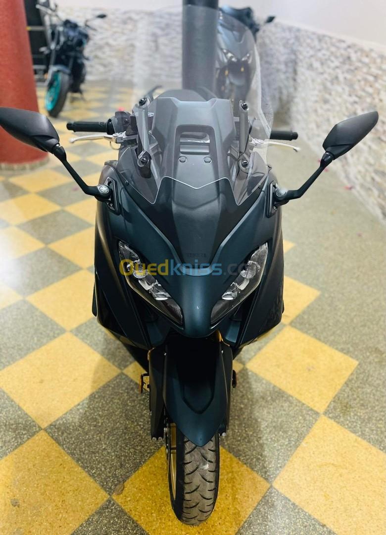 Yamaha Tmax 2022