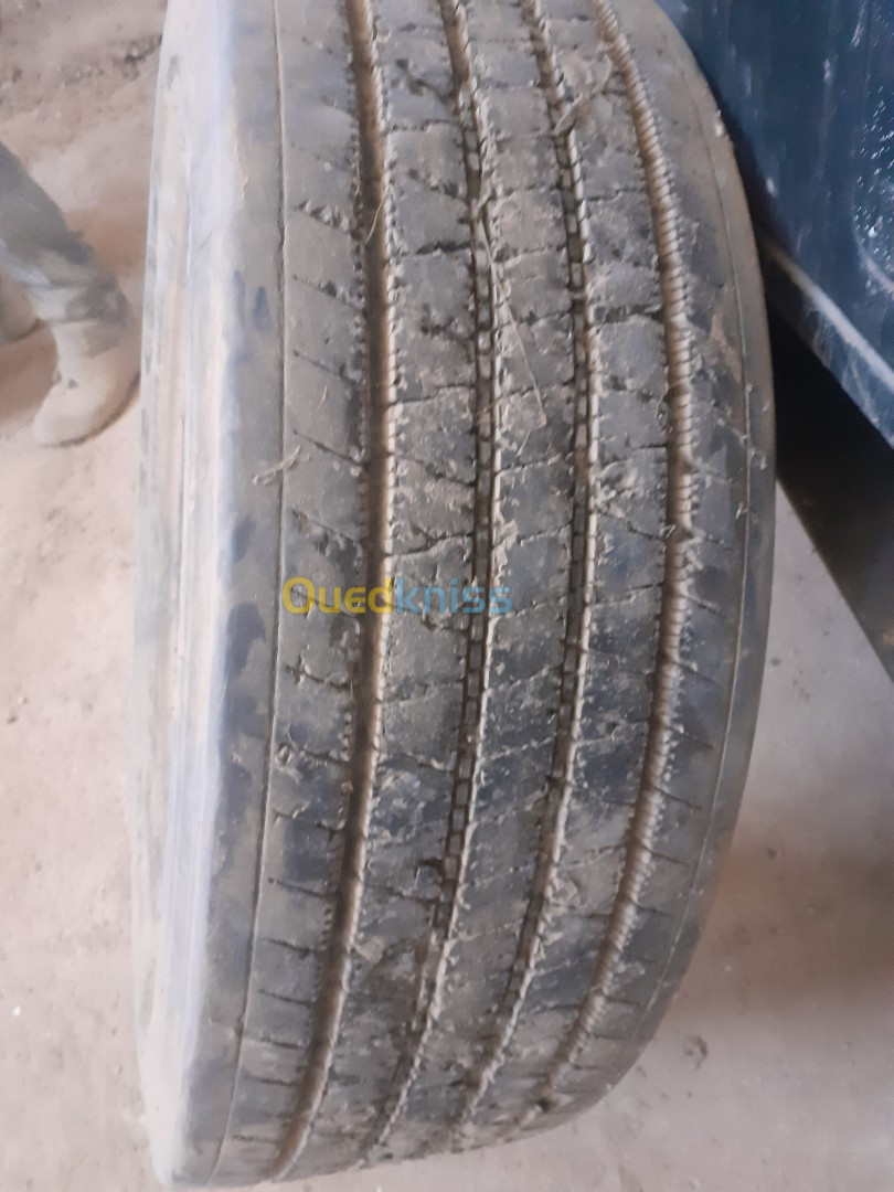 FIreston espagnol 285/70 R19.5 2020