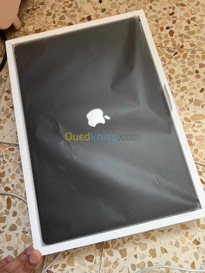 MacBook Pro 2019 16pouces i9 16gb Ram 1T ssd Radeon 5500m