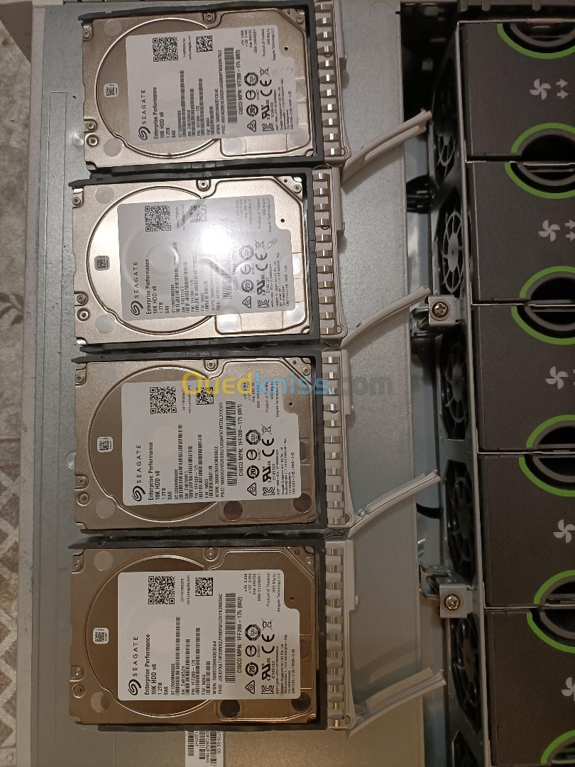 Serveur Cisco UCS C240 M5 - 2x Xeon Gold 6138 - 80x 2,0 GHz - 256 Go de RAM (ECC) - 4x 1.2 To 10K